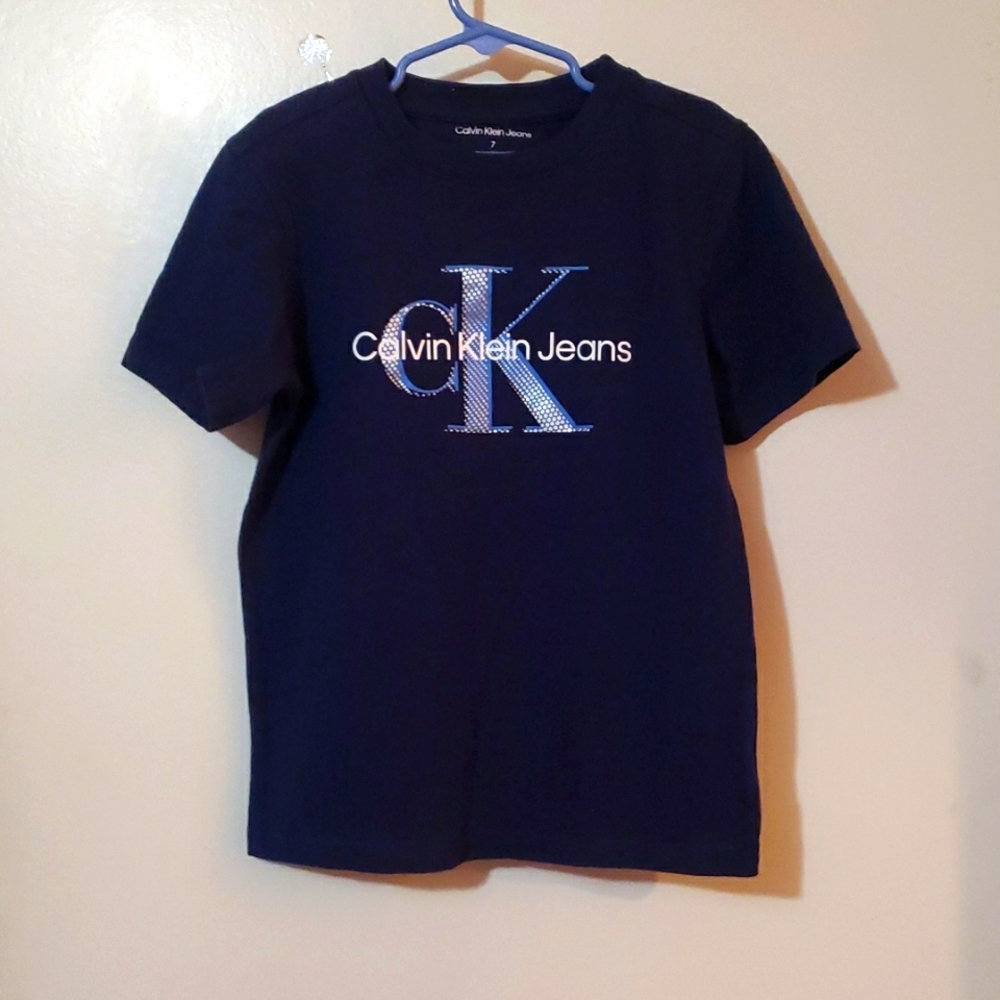 Boys size 7 shirt and shorts